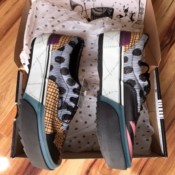 SOLD ‼️ DISNEY NIGHTMARE BEFORE CHRISTMAS VANS - Picture 5 of 15